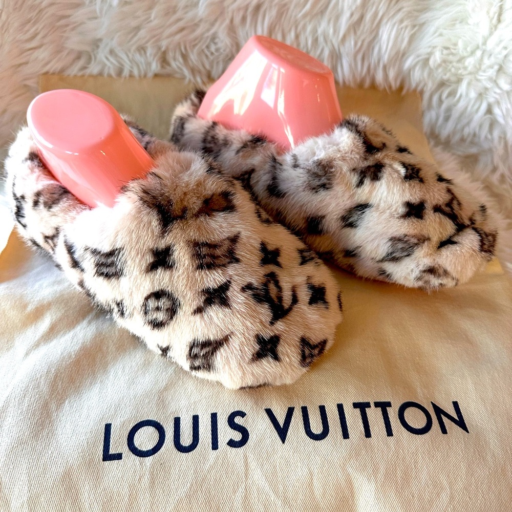 💎❤️ Authentic Louis Vuitton Dreamy Flat Loafers Mink LV Monogram